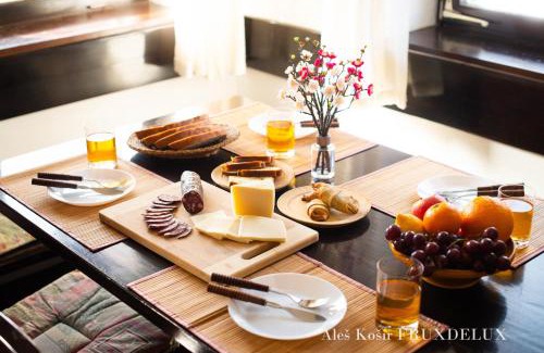 Jesenice Casa | Pet & Family Friendly House Viktorija - house near Golica with Triglav view