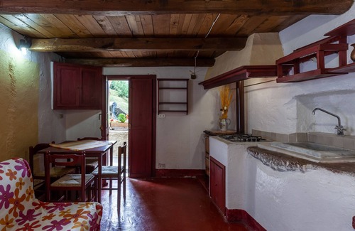 Maglietola Casa | Casa de vacaciones que admite mascotas Il Castello con vistas a la montaña, piscina y Wi-Fi