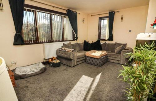 Purleigh Casa | Pet Friendly Home in Chelmsford-Hot Tub-Sleeps 6