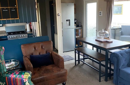 York Casa | PET FRIENDLY COSY ACCOMMODATION WITH PRIVATE HOT TUB 9 MILES FROM YORK CENTRE
