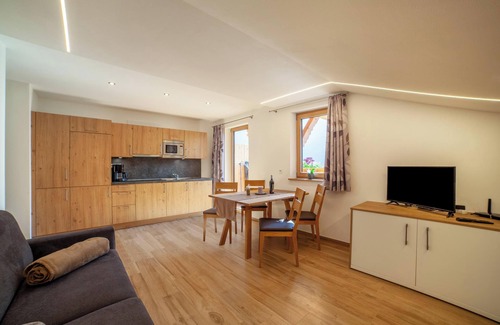 San Martino in Passiria Apartamento | Apartamento que acepta mascotas "INNERGASSERHOF Ferienwohnung Edelweiss"
