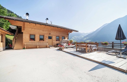 San Martino in Passiria Apartamento | Apartamento que acepta mascotas "INNERGASSERHOF Ferienwohnung Edelweiss"