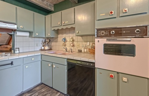 McCall Casa | Pet Friendly, 10 Guests, Walking Distance to Payette Lake/Downtown, Hot Tub!