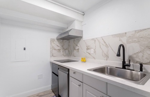 Sammamish Casa | Pet friendly 1br with huge yard