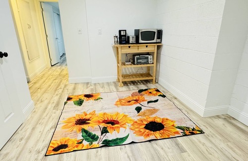 Sammamish Casa | Pet friendly 1br with huge yard