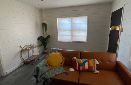 Shiner Casa | Pet friendly 2/1 home - 1 block to downtown Shiner
