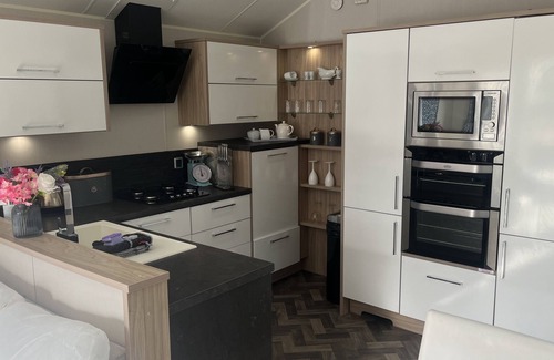 Knott End-on-Sea Cabina | Pet Friendly 2-Bed Lodge near Preston & Blackpool