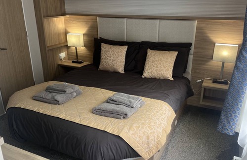 Knott End-on-Sea Cabina | Pet Friendly 2-Bed Lodge near Preston & Blackpool
