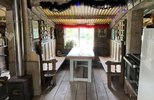 Longhope Cabina | Pet Friendly - 2 Guests - Shepherds Hut