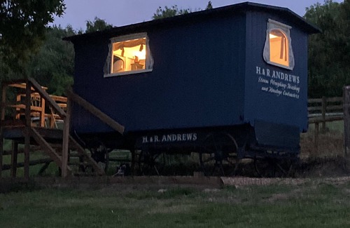 Longhope Cabina | Pet Friendly - 2 Guests - Original Roadsmans Wagon