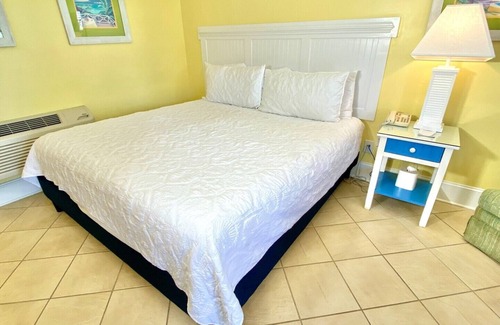 Atlantic Beach Hotel | Pet-friendly, 3 Blocks to Beach, Centrally Located! Unit 114