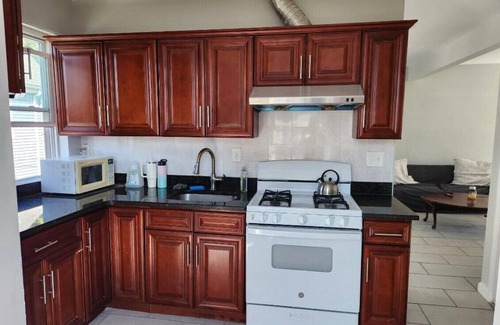 Malden Condominio | Pet Friendly 3-BR 2-Bath Spacious Condo 15 minutes to Boston