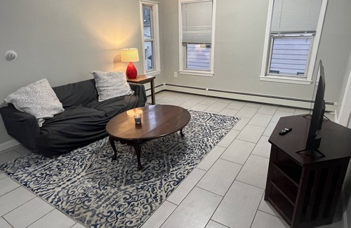Malden Condominio | Pet Friendly 3-BR 2-Bath Spacious Condo 15 minutes to Boston