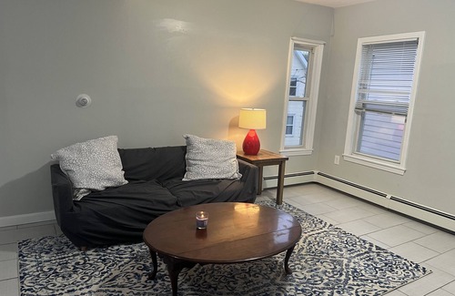 Malden Condominio | Pet Friendly 3-BR 2-Bath Spacious Condo 15 minutes to Boston