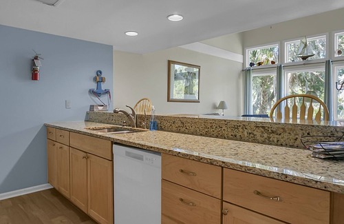Ocean Ridge Casa | Pet Friendly, 3Bed, easy walk to Pool, Beach, Restaurants, Golf N Pickle Ball