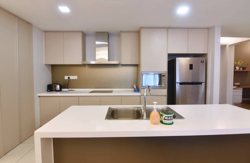 Golden Triangle Apartamento | Pet Friendly, 3BR Apt KL, Bathtub & Parking
