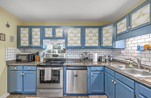 Goose Creek Casa | Pet-Friendly 3BR Home with Deck in the Heart of Goose Creek, SC