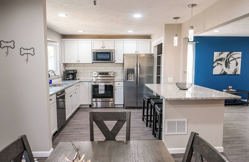 Millard Casa | Pet Friendly 3BR Home w/ Private Deck + Puppy Shed