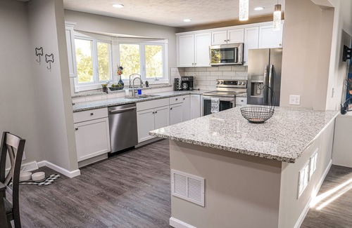 Millard Casa | Pet Friendly 3BR Home w/ Private Deck + Puppy Shed