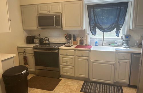 Eastport Casa | Pet Friendly, 4 Bedrooms in Annapolis, MD less than 2 miles to Naval Academy.