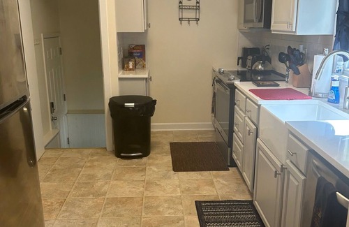 Eastport Casa | Pet Friendly, 4 Bedrooms in Annapolis, MD less than 2 miles to Naval Academy.