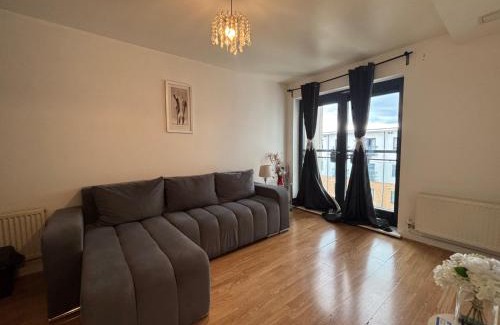 Grays Apartamento | Pet Friendly - 4 Guests - Free Parking