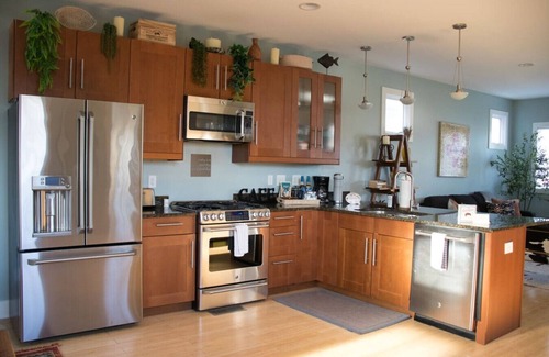 Chestnut Hill Casa | Pet friendly, 5 min to downtown, gated parking for 3 cars