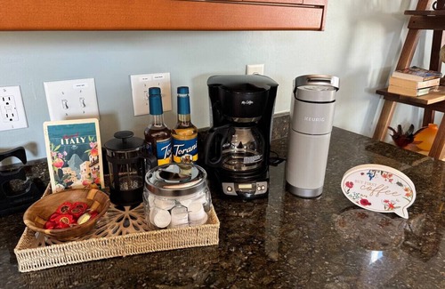 Chestnut Hill Casa | Pet friendly, 5 min to downtown, gated parking for 3 cars