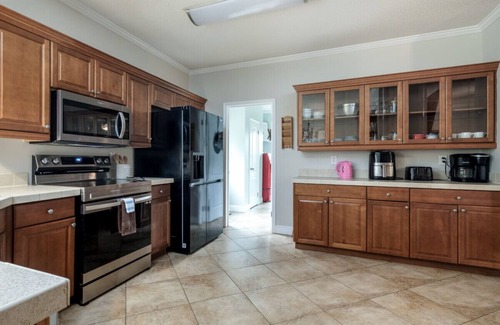 Brevard Casa | Pet friendly 8 min to Brevard - canoes & paddle board!