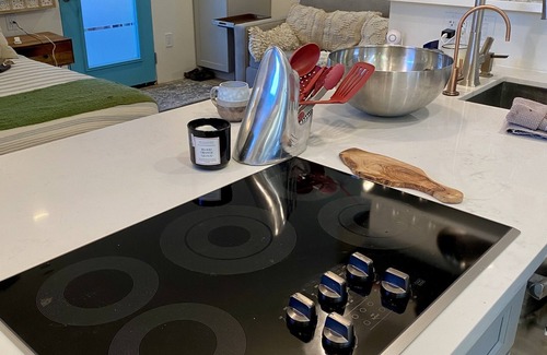Dickinson Apartamento | Pet-friendly accommodations near water and restaurants.