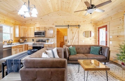 Piper Gap Cabina | Pet friendly-acreage-hot tub-creek