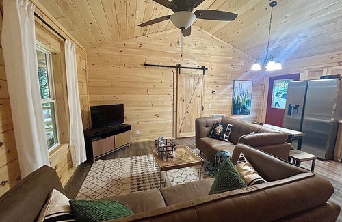 Piper Gap Cabina | Pet friendly-acreage-hot tub-creek