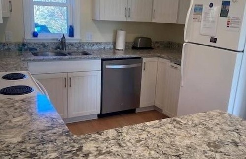Emerald Isle Cabaña | Se aceptan mascotas, asequible y privada casa unifamiliar