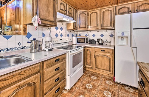 Amherst Casa | Pet-Friendly Amherst Earth Home Near Downtown