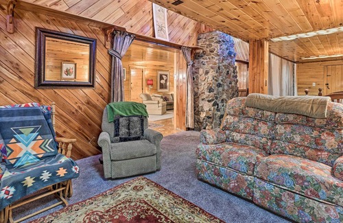 Amherst Casa | Pet-Friendly Amherst Earth Home Near Downtown