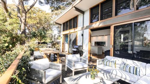 Macmasters Beach Casa | Pet Friendly and Easy Walk To Macmasters Beach