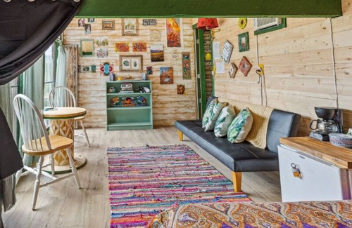 Missoula Cabina | Pet-friendly and Cozy "The Shed" with Garden Views + Hot Tub near Missoula
