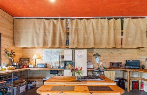 Missoula Cabina | Pet-friendly and Peaceful Glamping Tent "The Ranch Hand" + Hot Tub near Missoula