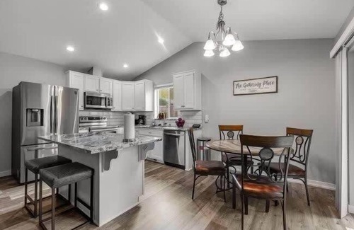 Cathcart Casa | Pet Friendly and Spacious Valley View Family Home