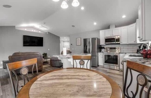 Cathcart Casa | Pet Friendly and Spacious Valley View Family Home