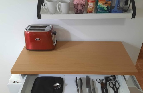 West New York Apartamento | Pet Friendly Apartment minutes from NYC!