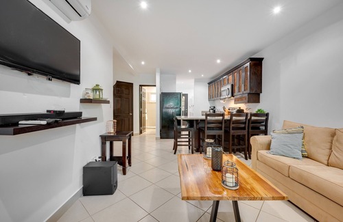 Matapalo Apartamento | Pet-friendly apartment with W/D and a refreshing outdoor pool