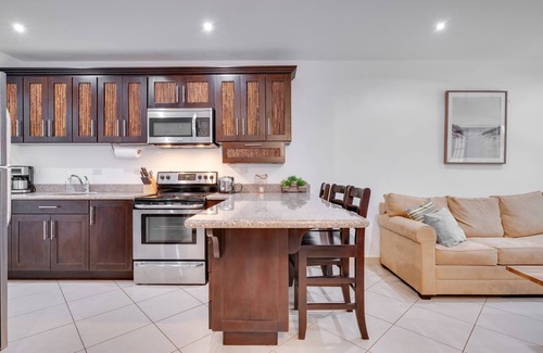 Matapalo Apartamento | Pet-friendly apartment with W/D and a refreshing outdoor pool