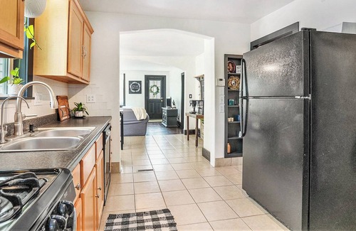 Creston Apartamento | Pet friendly apartment with primary suite with King bed plus a queen bedroom