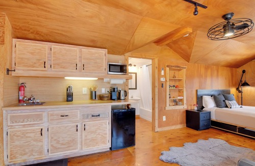 Apple Valley Apartamento | Pet-Friendly Apple Valley Getaway w/Fire Pit!