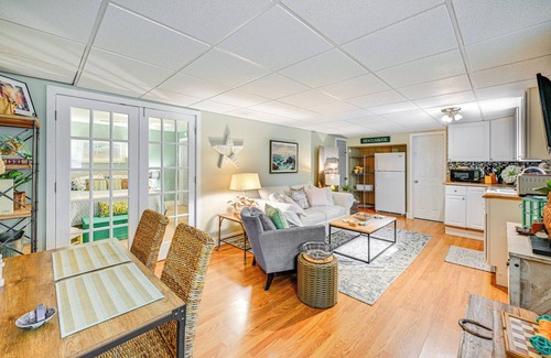 Aquebogue Apartamento | Pet-Friendly Home w/ Hot Tub Near the Hamptons!