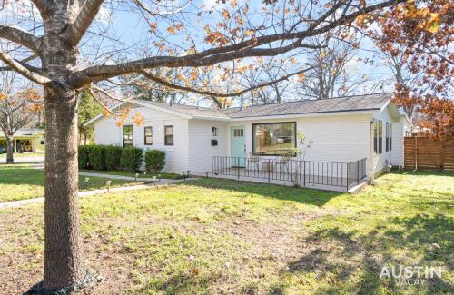 Windsor Park Casa | Pet Friendly ATX Escape with Game Room and Free Parking