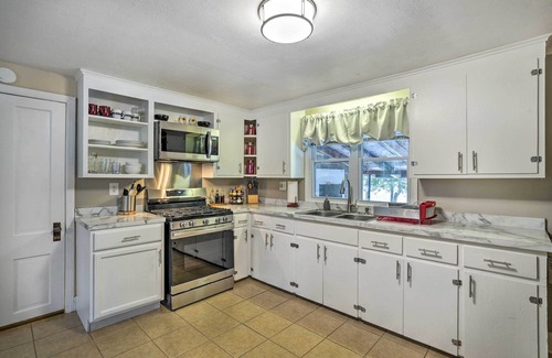 Auburn Cabaña | Pet-friendly Auburn Home Near Owasco Lake!