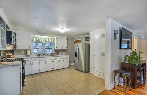 Auburn Cabaña | Pet-friendly Auburn Home Near Owasco Lake!
