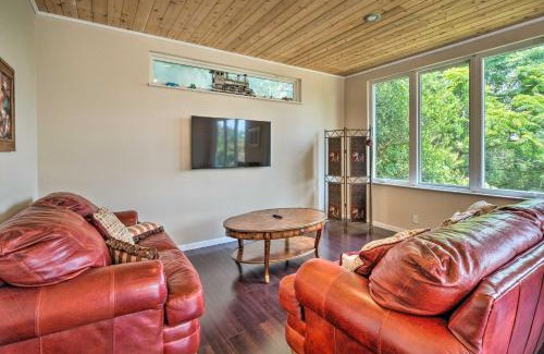 Apache Shores Casa | Pet-Friendly Austin Home with Deck, Yard, and Views!